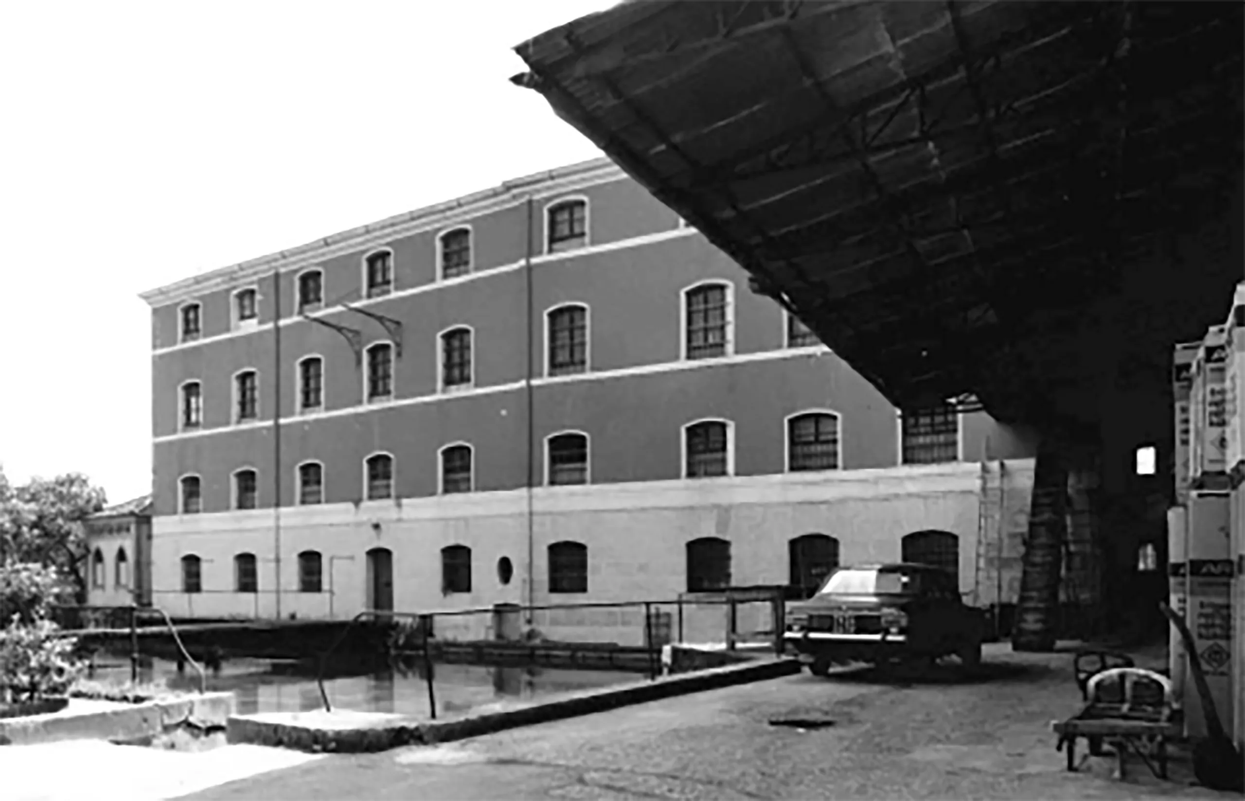 Rigenerazione dello storico complesso Mulini Mandelli tra architettura contemporanea e patrimonio industriale.